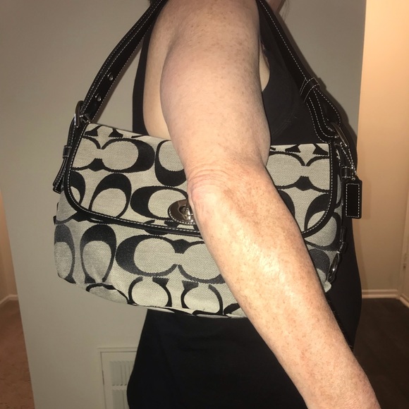 Authentic Coach Signature Jacquard Canvas bag - Picture 8 of 8